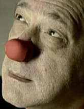 Manuel Solás interpreta a un renegado "clown" en FAQ