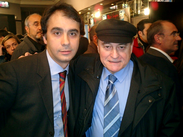 Nuestro intrpido Web Master Fox Rodrguez posa ufano junto al gran Paul Naschy la noche de la premier madrilea de "Rojo Sangre"